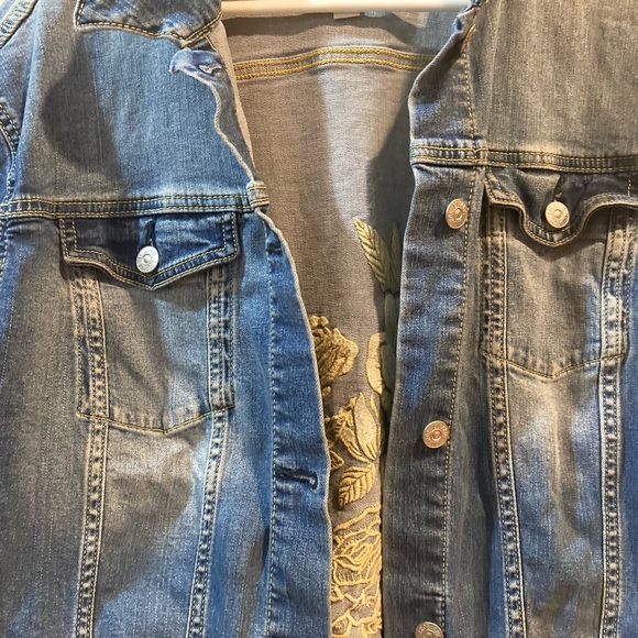 ❤️LuLaRoe Denim Embroidered Jacket - EUC $20 or $15 w/offer - Picture 3 of 10